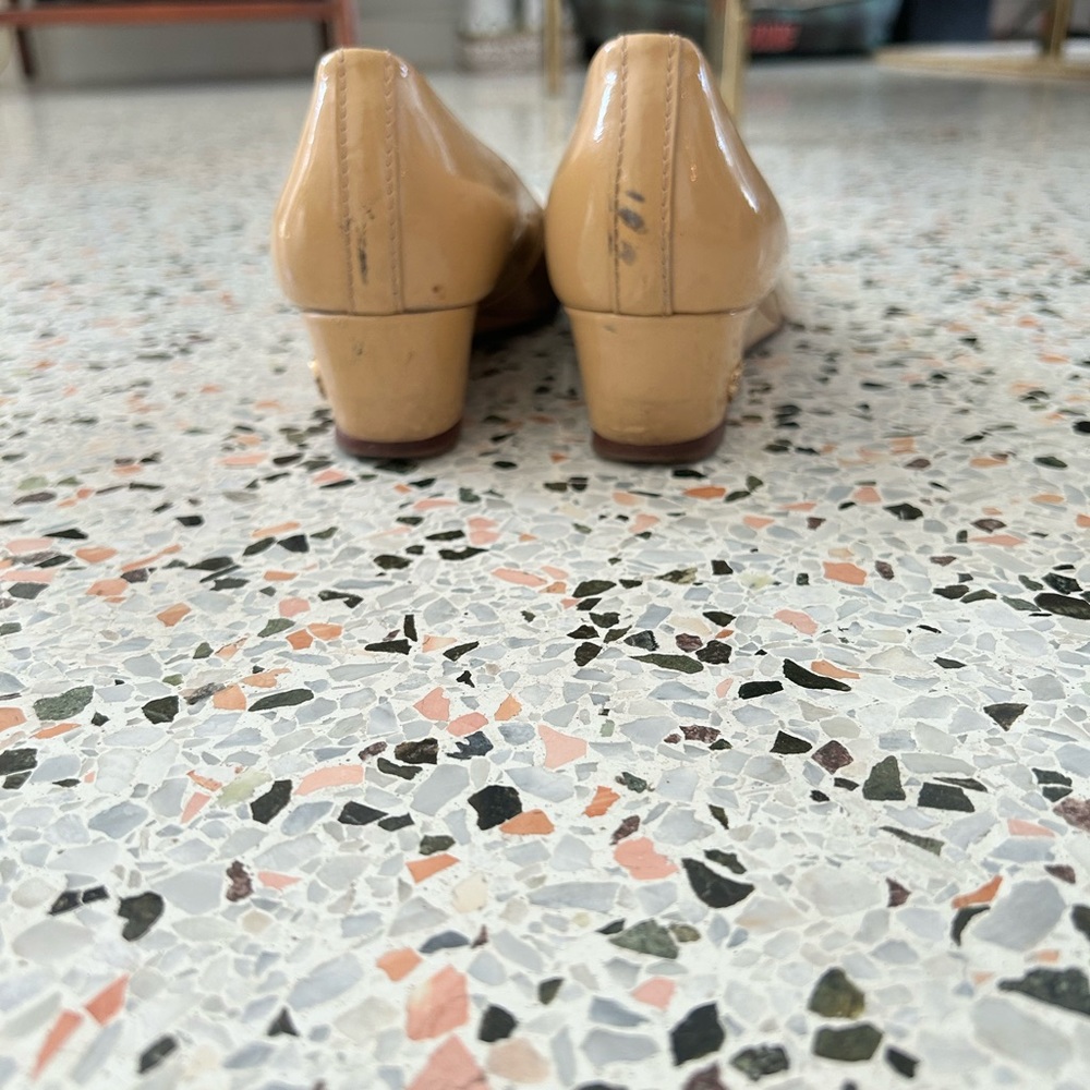 Tory Burch low heel. Size 8 - Picture 5 of 5